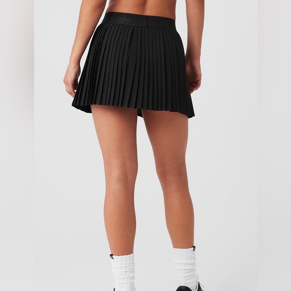 ALO Yoga pleated skort - Picture 2 of 8